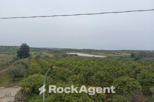 VILLETTA IMMERSA NEL VERDE CON PISCINA