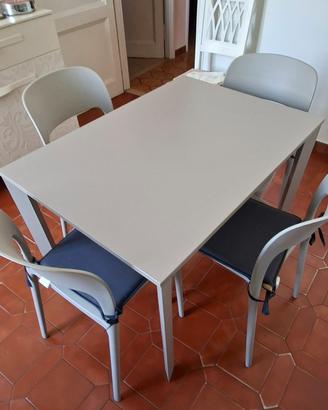  Tavolo con 4 sedie Bontempi