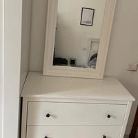 armadio con cassetti e specchio