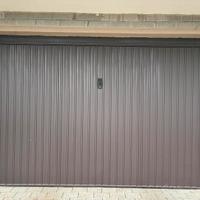 Porta basculante motorizzata