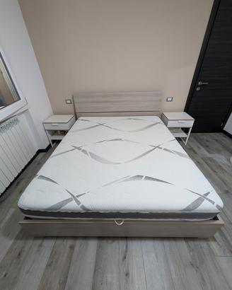 Letto matrimoniale contenitore  e materasso 