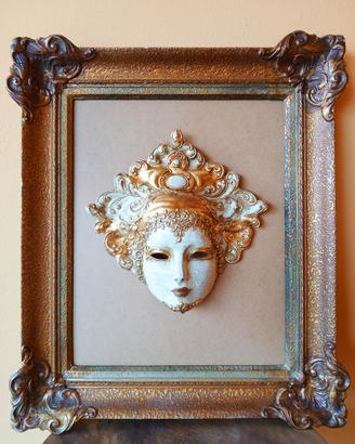 maschera veneziana dorata XX secolo con cornice