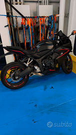 Honda CBR 650R e-Clutch in garanzia come nuova