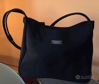 Borsa nera a tracolla
