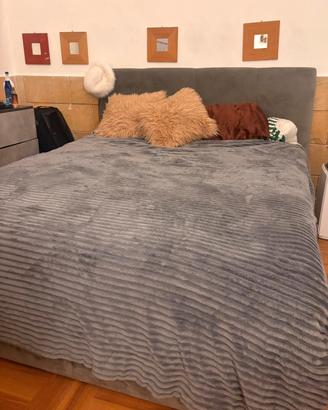Base de letto, materasso e cassettiera