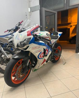 Honda cbr pista 6.500km!