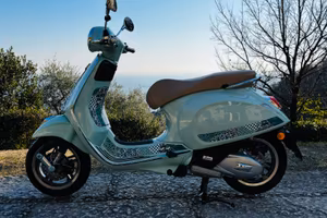 Vespa 125 Primavera - 2025Edizione Limitata BATIK