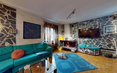 AMPIO 4 LOCALI CON DOPPI SERVIZI SENZA SPESE