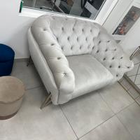 divano due posti in velluto grigio