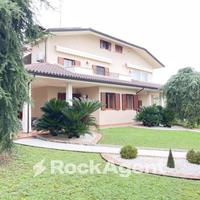 VILLA ESCLUSIVA A TORTORETO