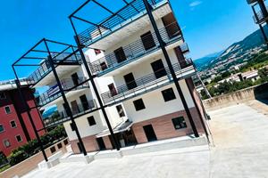 3 vani con box - vista mare