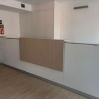 Bancone Reception Moderno – 3 Postazioni Operative
