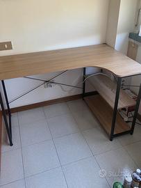 Scrivania angolare in legno