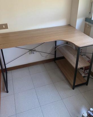 Scrivania angolare in legno