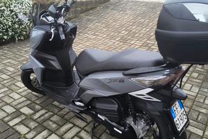 Scooter marca Sym 200