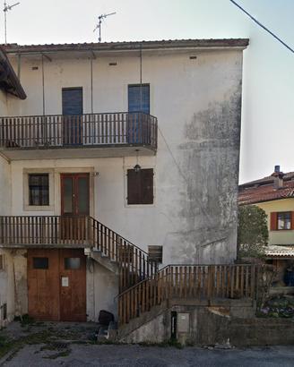 Casa unifamiliare su tre livelli