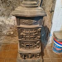 Stufa a legna antica da collezione 