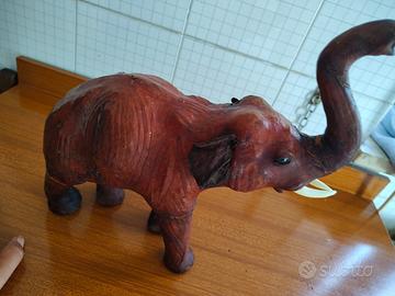Elefante in pelle è occhi di vetro