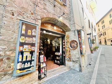 MULTILOCALE A ASSISI