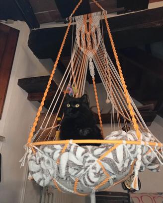 cuccia sospesa per gatti 