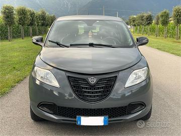 Lancia Ypsilon 1.2 69 CV 5 porte S Momodesign