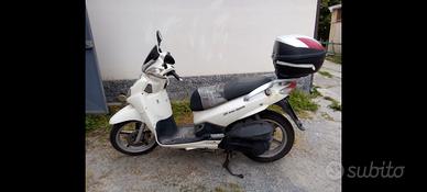 scooter 200   evo colore bianco