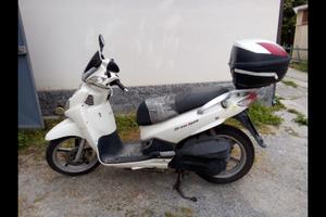scooter 200   evo colore bianco
