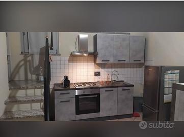  mobili cucina e soggiorno usati ma tenuti bene 