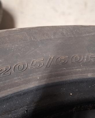 gomme antineve  205/60 r16