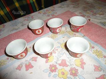 Sei piccole tazzine cinesi