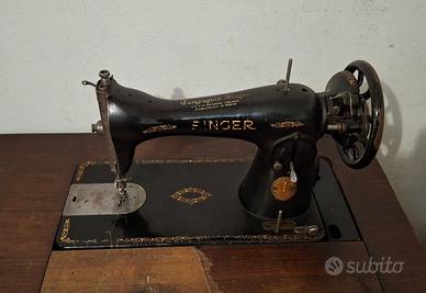 Macchina da cucire vintage Singer. Fine anni '40