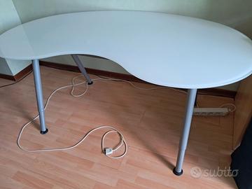 scrivania con vetro temperato