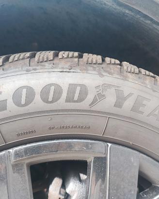 4 pneumatici GOODYEAR Invernali 205 60 16 92 H