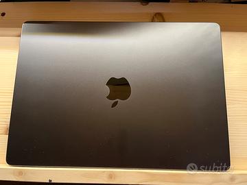 MacBook pro 14” M3 con apple m3 pro