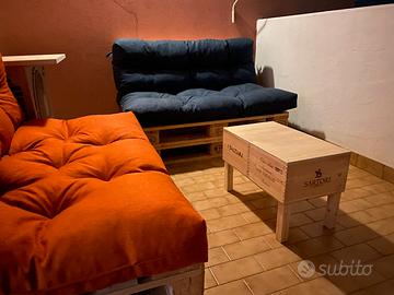 2 divani in pallet con cuscini (giardino/terrazzo)