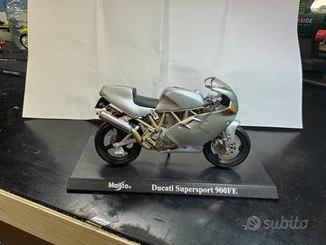 Modellino MAISTO DUCATI SUPERSPORT 900