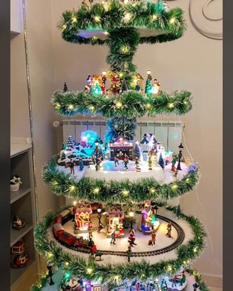 albero di natale con giostrine