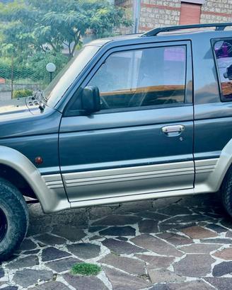 Jeep Mitsubishi pajero