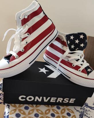 Scarpe Converse nr. 30 nuove ancora nella scatola