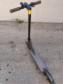 Monopattino elettrico Xiaomi Essential