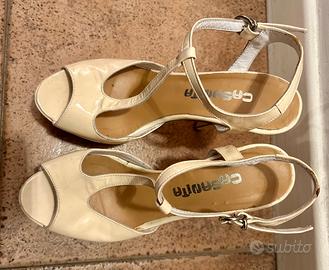 Sandali vernice beige con tacco alto Casanita 38
