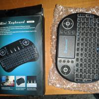 Mini tastiera retroilluminata con mouse touchpad