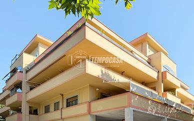 Quadrilocale con box auto zona centralissima