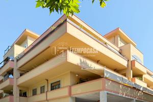 Quadrilocale con box auto zona centralissima