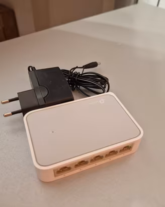 TP-Link TL-SF1005D switch 5 porte con alimentatore