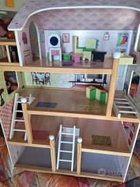 casetta di legno con accessori