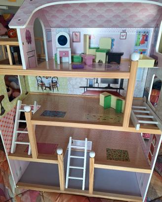 casetta di legno con accessori