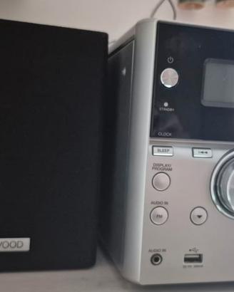 Radio Kenwood compatta