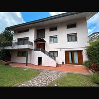 Villa con giardino