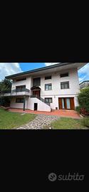 Villa con giardino